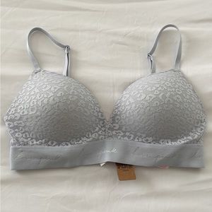 VS PINK WEAR EVERYWHERE WIRELESS PUSH-UP BRA